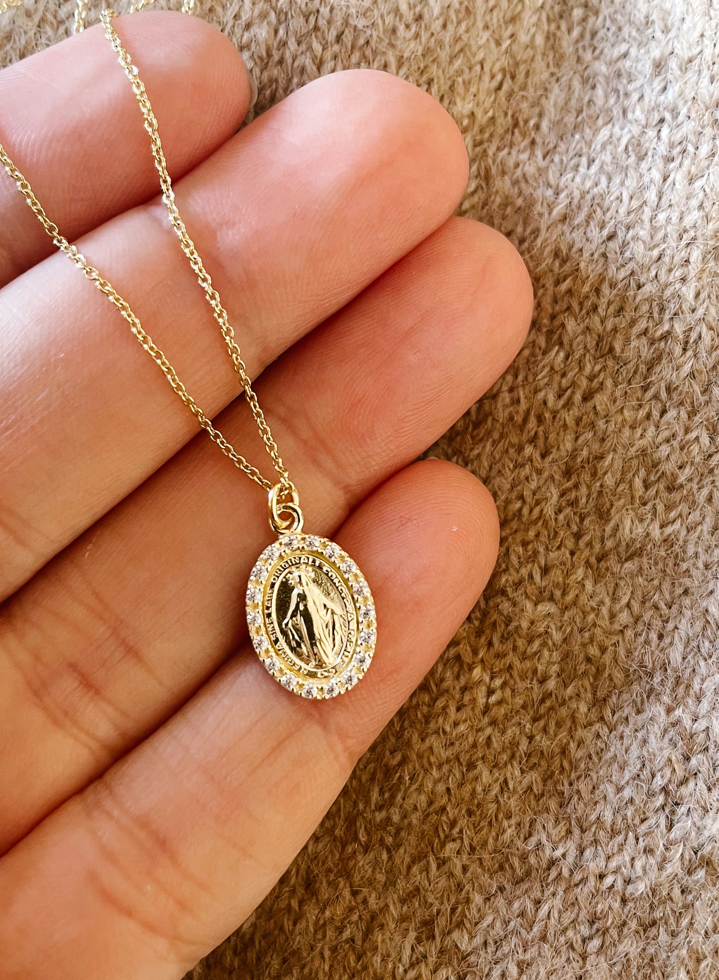 Collar Virgen de Guadalupe Circonitas Plata de Ley